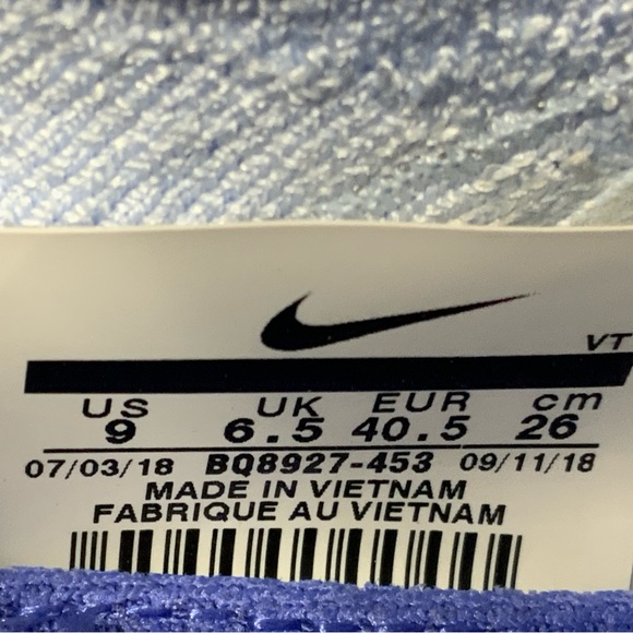 Nike Epic React Women's Flyknit 2 Running Sneakers - Picture 6 of 10